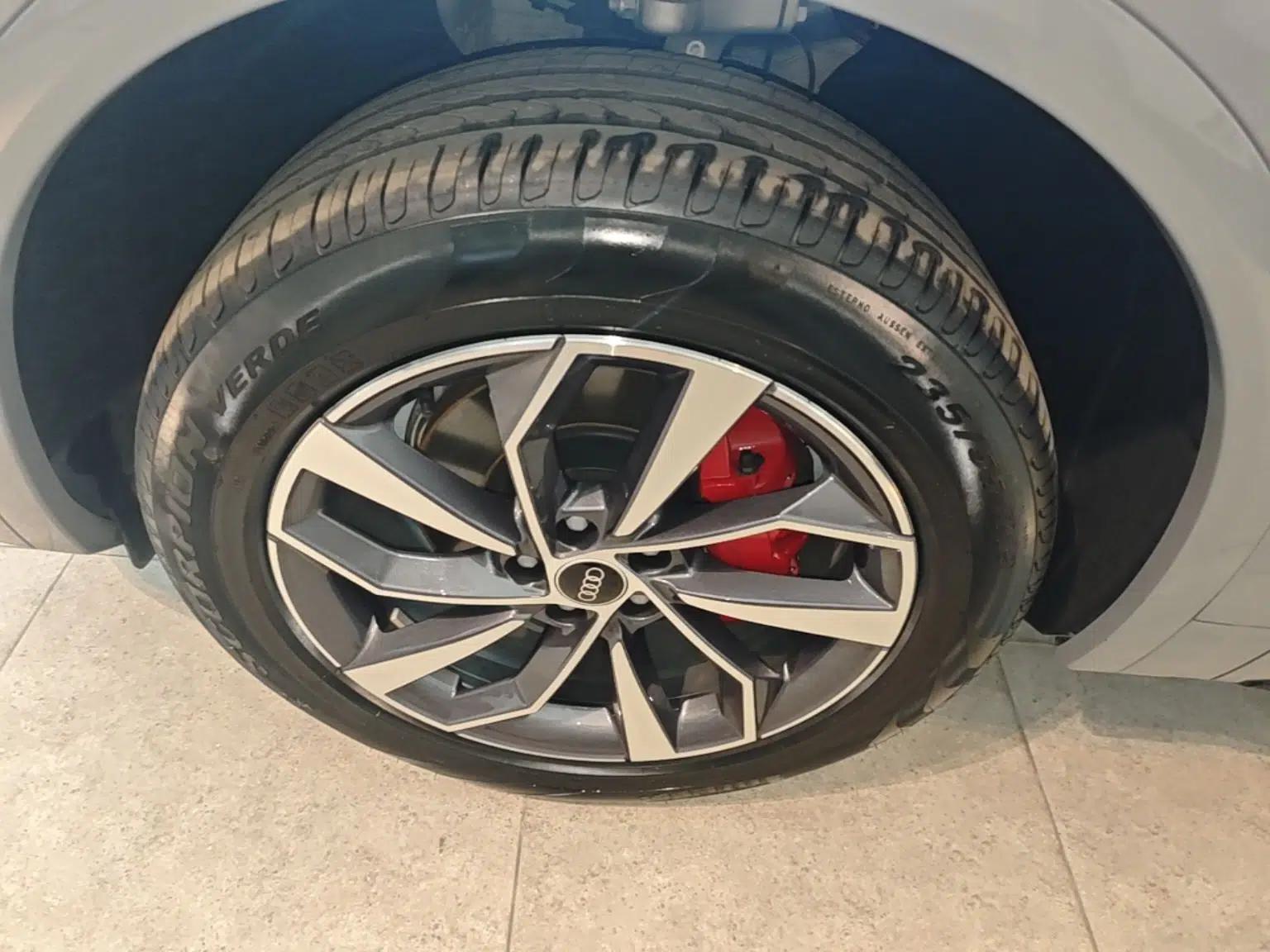 Audi Q5L 2025 40 TFSI Luxury Dynamic Edition — миниатюра 10