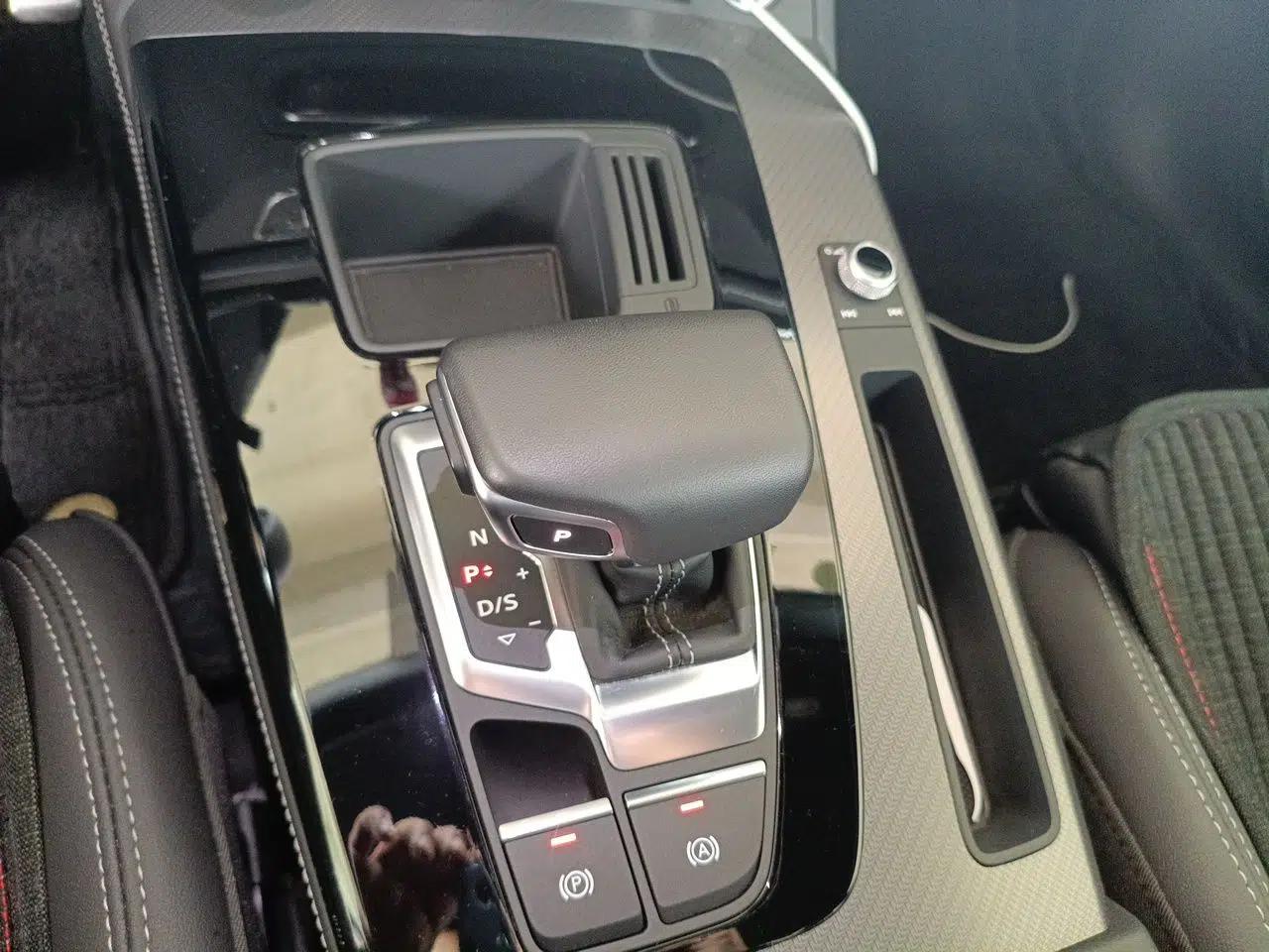 Audi Q5L 2023 45T Luxury Dynamic Model — миниатюра 14