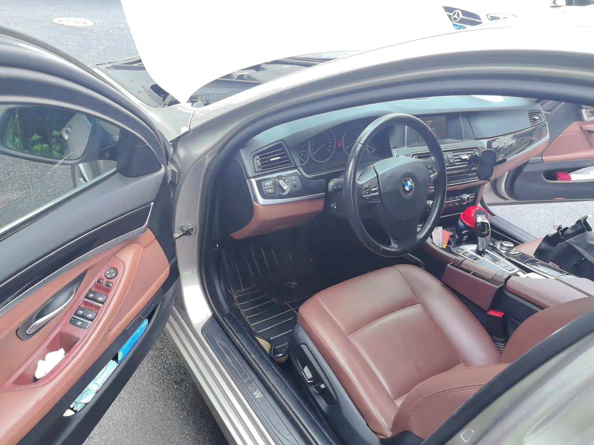BMW 5 Series 2014 520Li Elegant Model — миниатюра 16