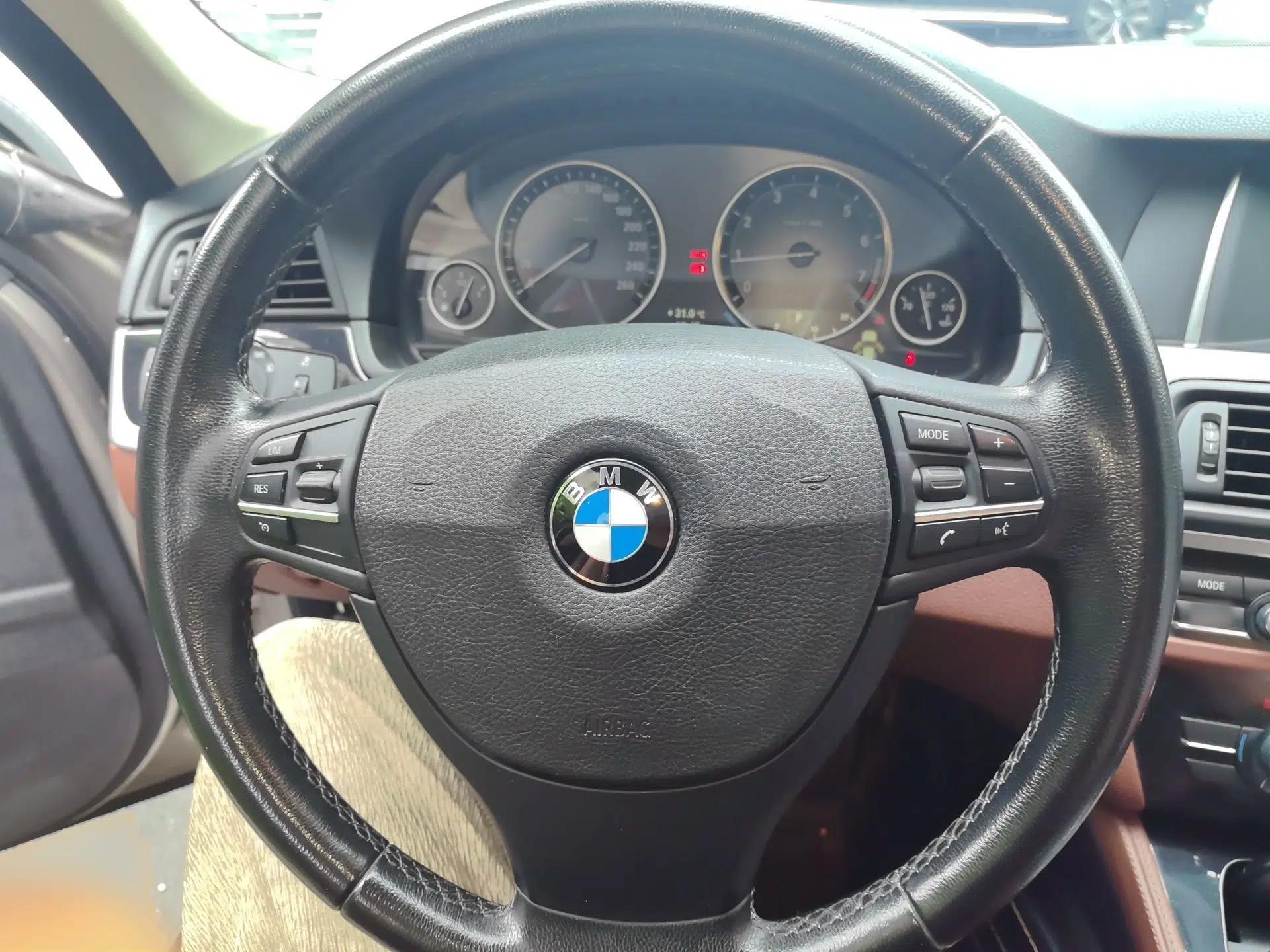 BMW 5 Series 2014 520Li Elegant Model — миниатюра 10