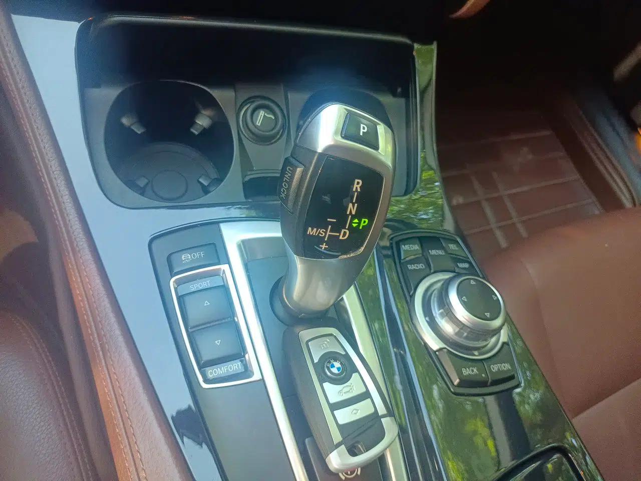 BMW 5 Series 2014 520Li Elegant Model — миниатюра 14