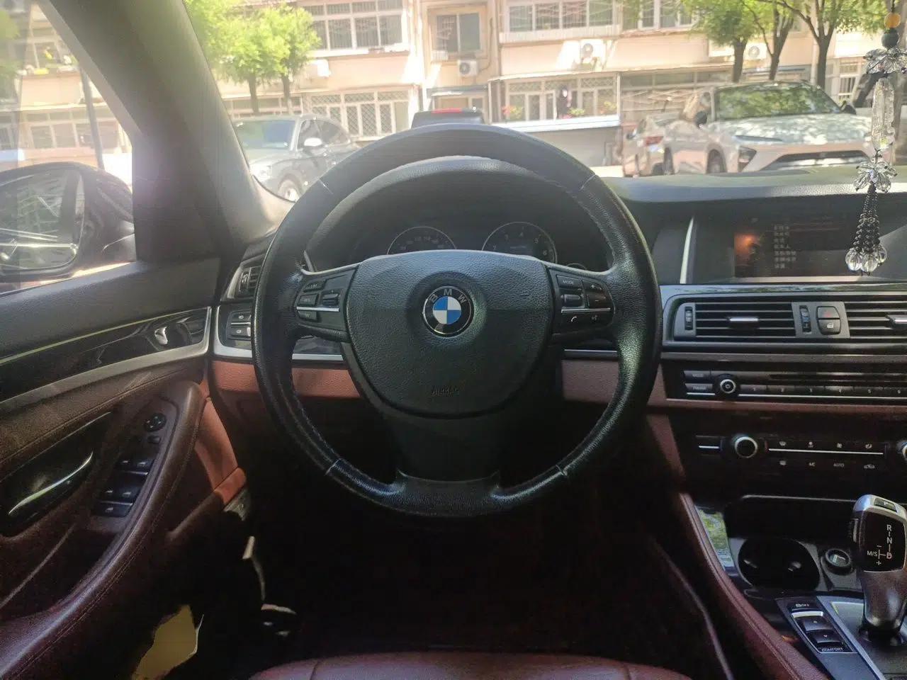 BMW 5 Series 2014 520Li Elegant Model — миниатюра 10