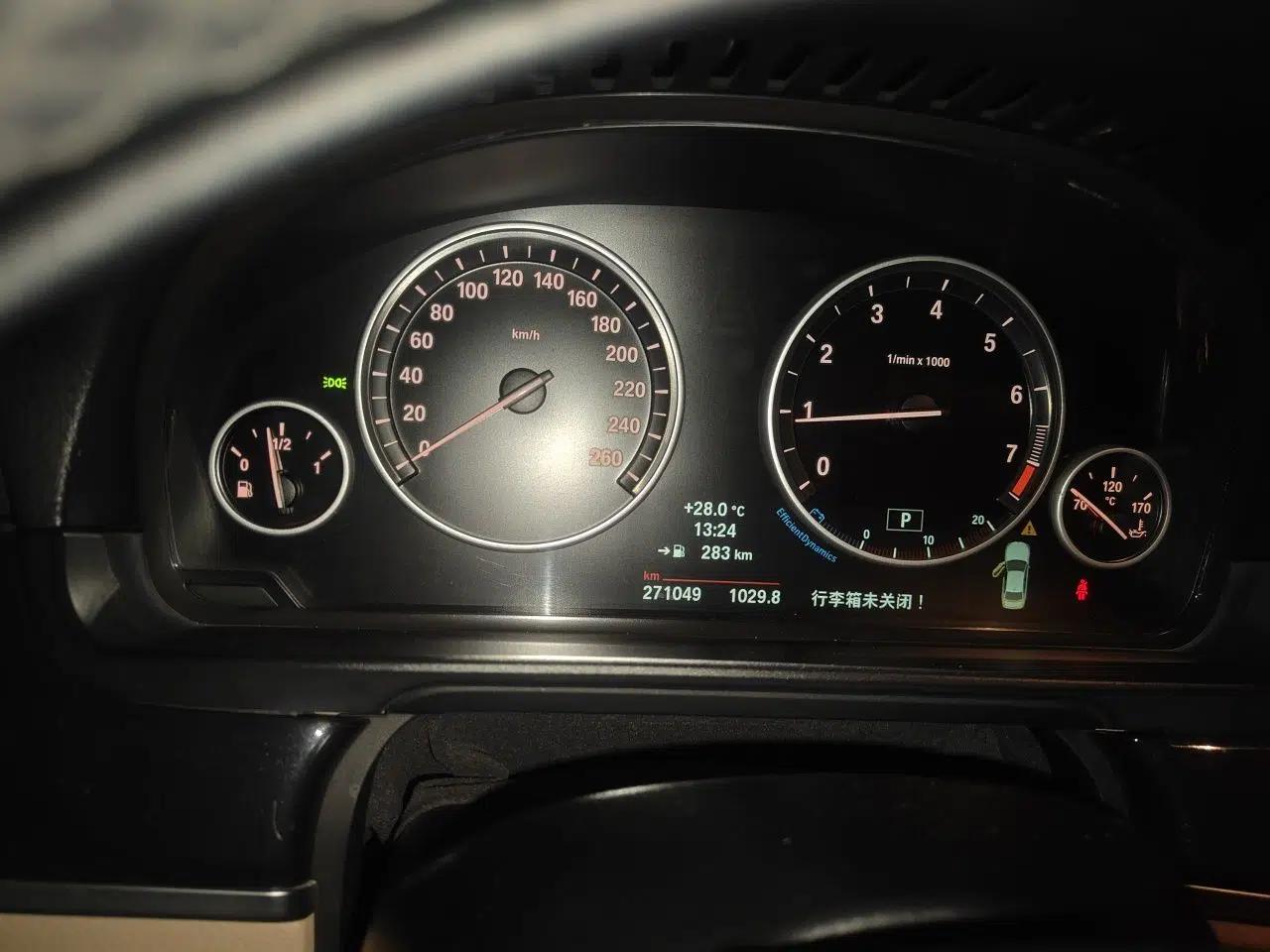 BMW 5 Series 2014 520Li Elegant Model — миниатюра 11