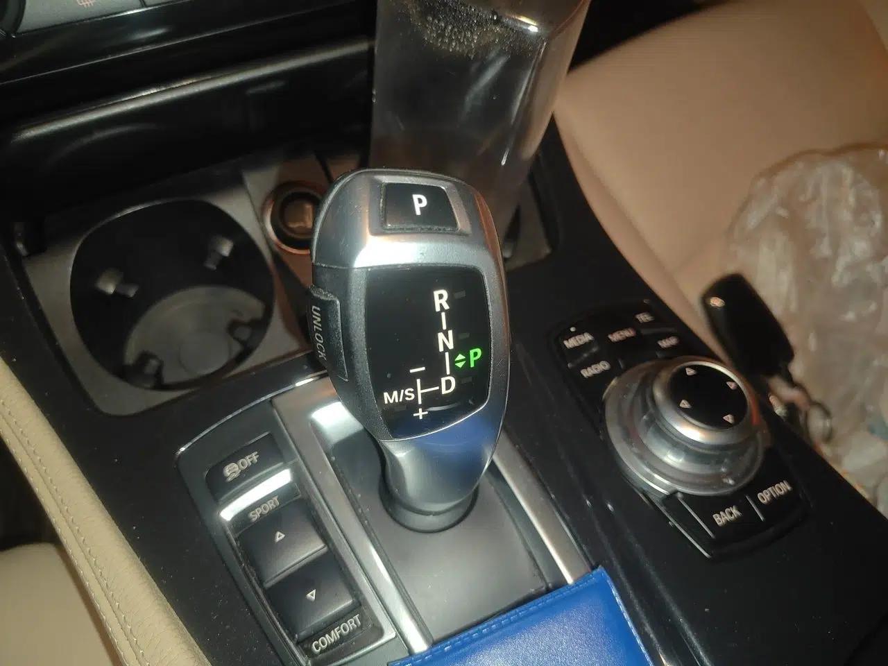 BMW 5 Series 2014 520Li Elegant Model — миниатюра 14