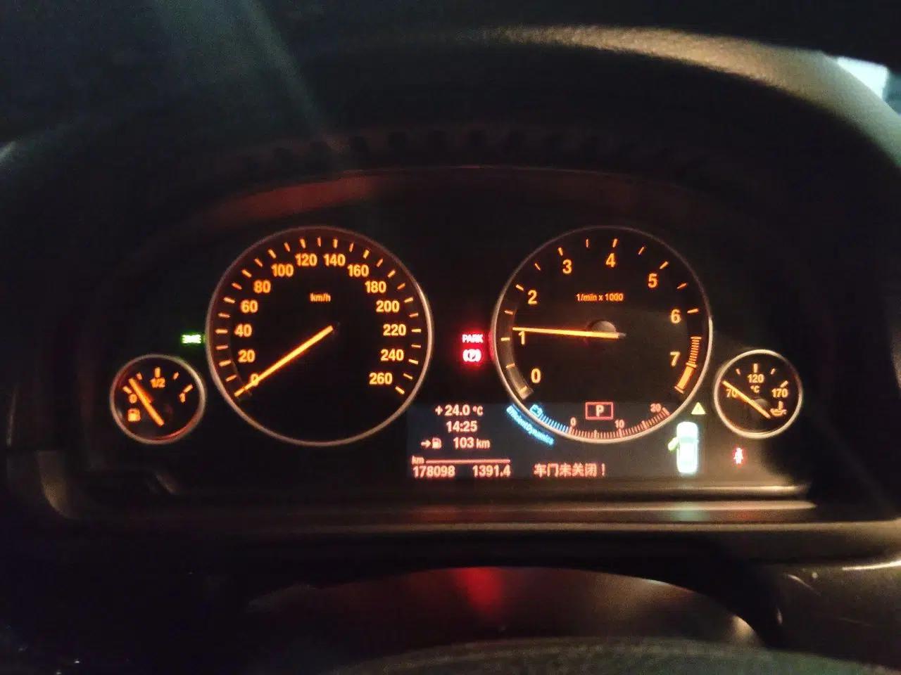 BMW 5 Series 2014 520Li Elegant Model — миниатюра 11