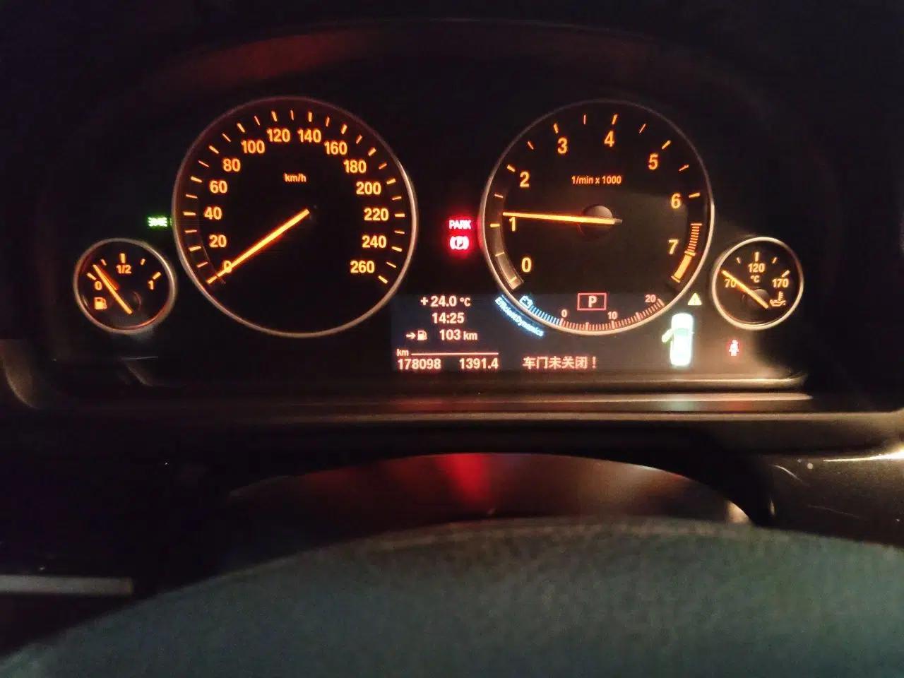 BMW 5 Series 2014 520Li Elegant Model — миниатюра 12