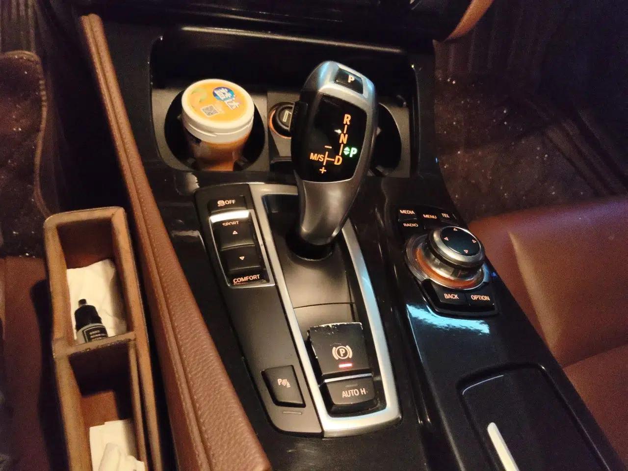 BMW 5 Series 2014 520Li Elegant Model — миниатюра 14