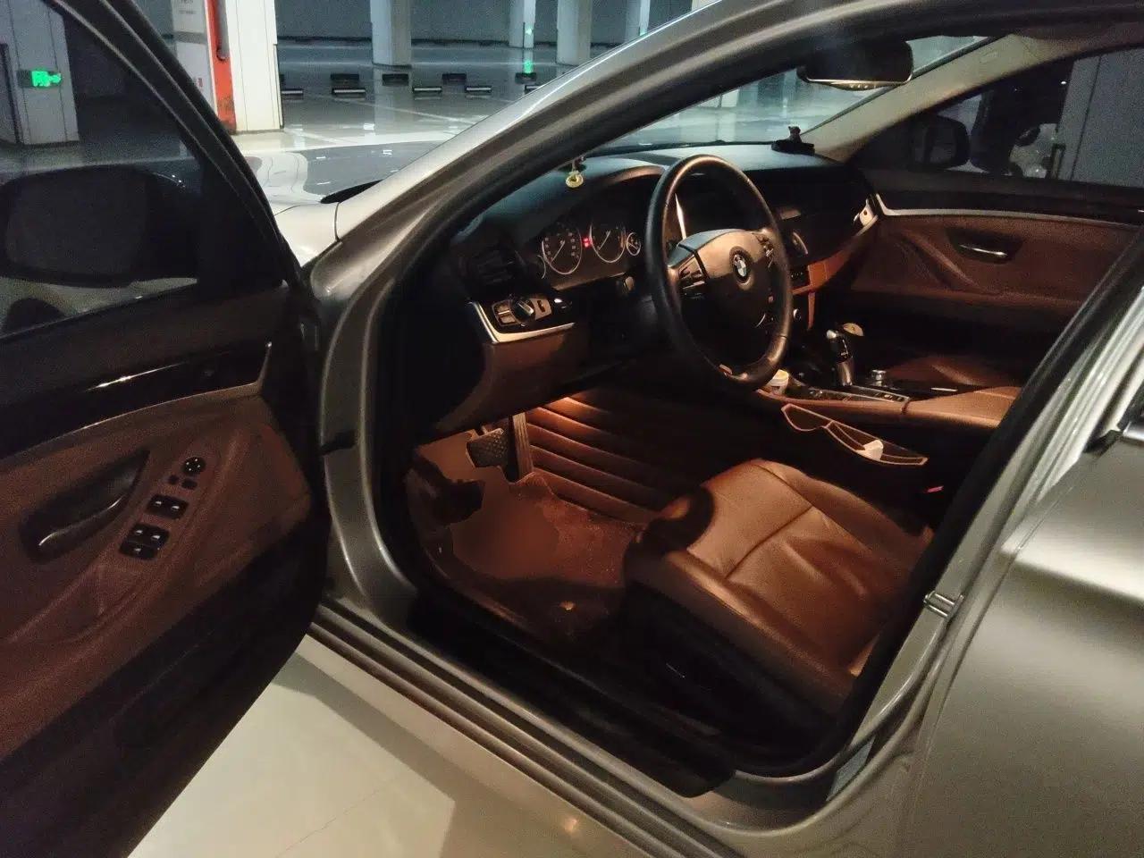 BMW 5 Series 2014 520Li Elegant Model — миниатюра 16