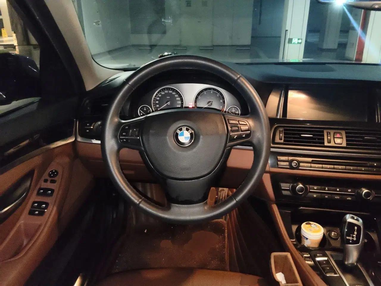 BMW 5 Series 2014 520Li Elegant Model — миниатюра 10