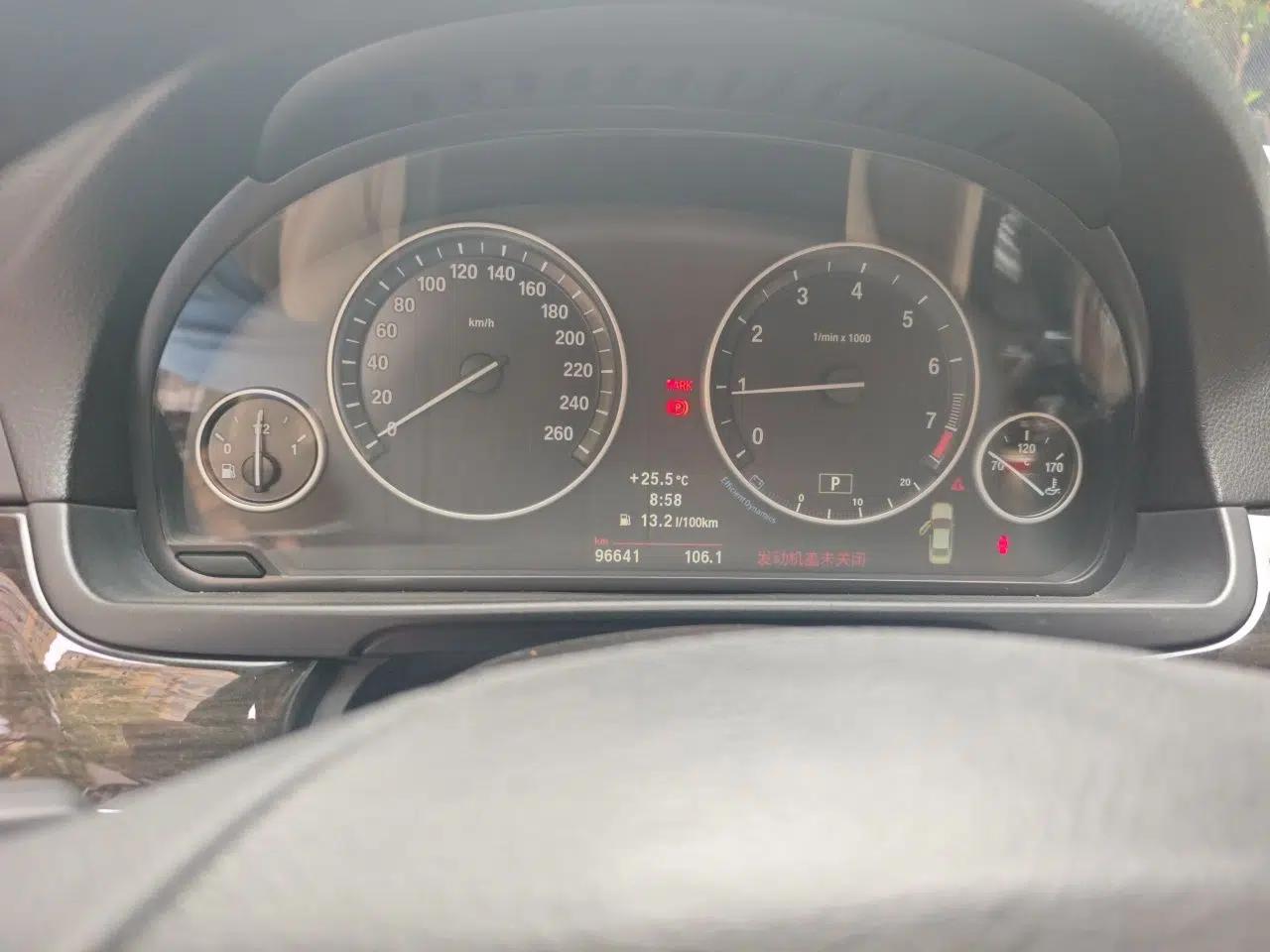 BMW 5 Series 2012 530Li Leading Model — миниатюра 11