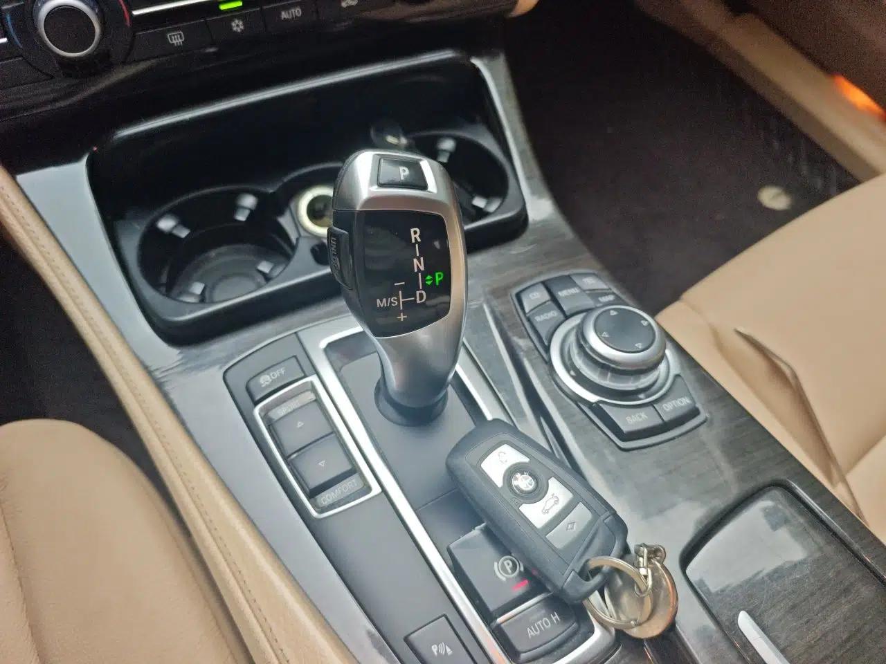 BMW 5 Series 2012 530Li Leading Model — миниатюра 14