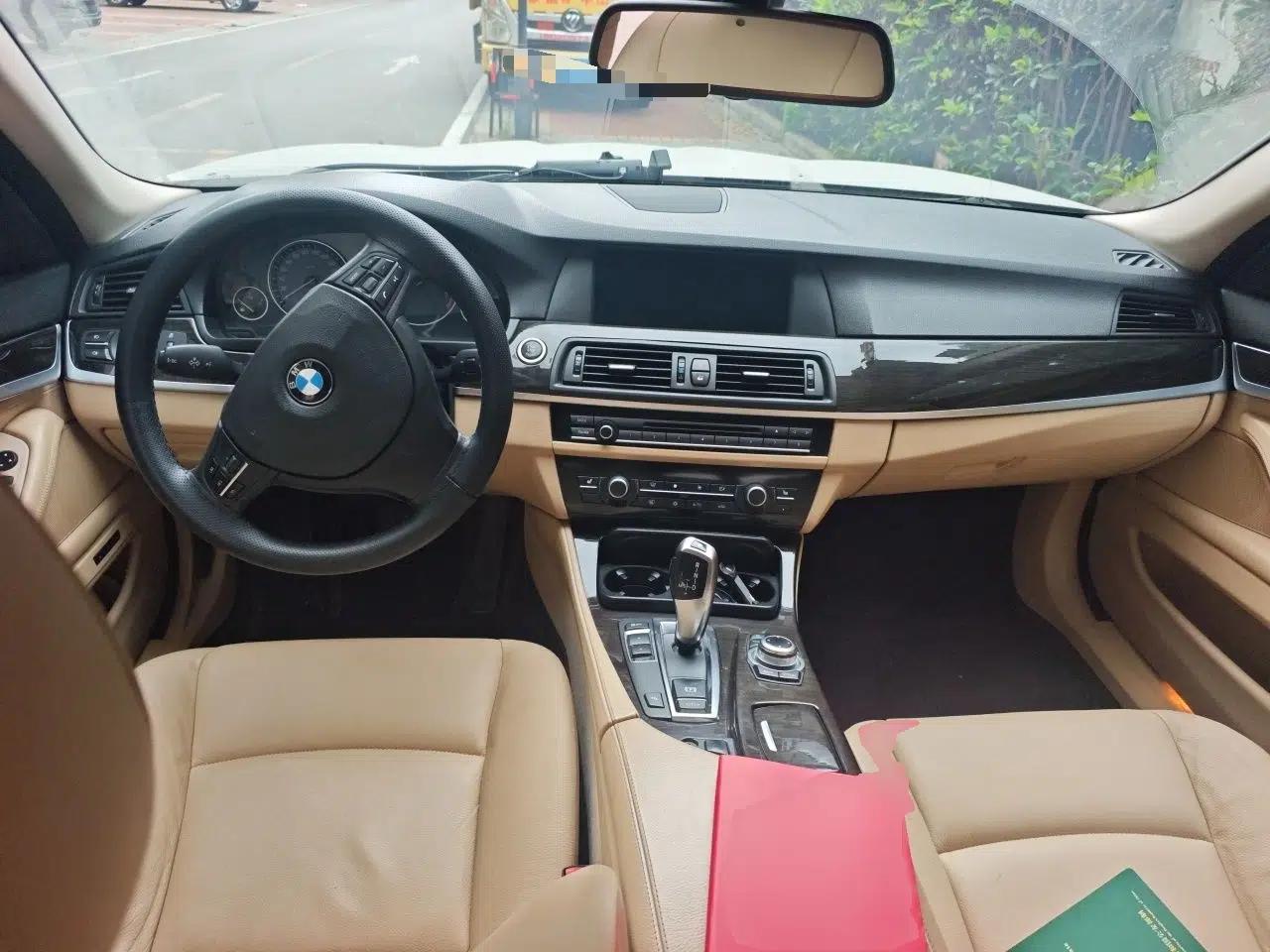 BMW 5 Series 2012 530Li Leading Model — миниатюра 9