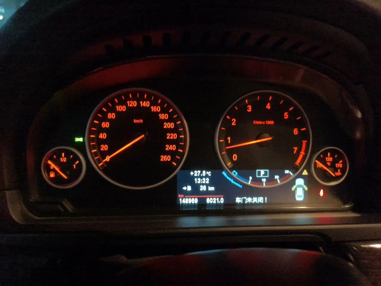 BMW 5 Series 2012 530Li Leading Model — миниатюра 11