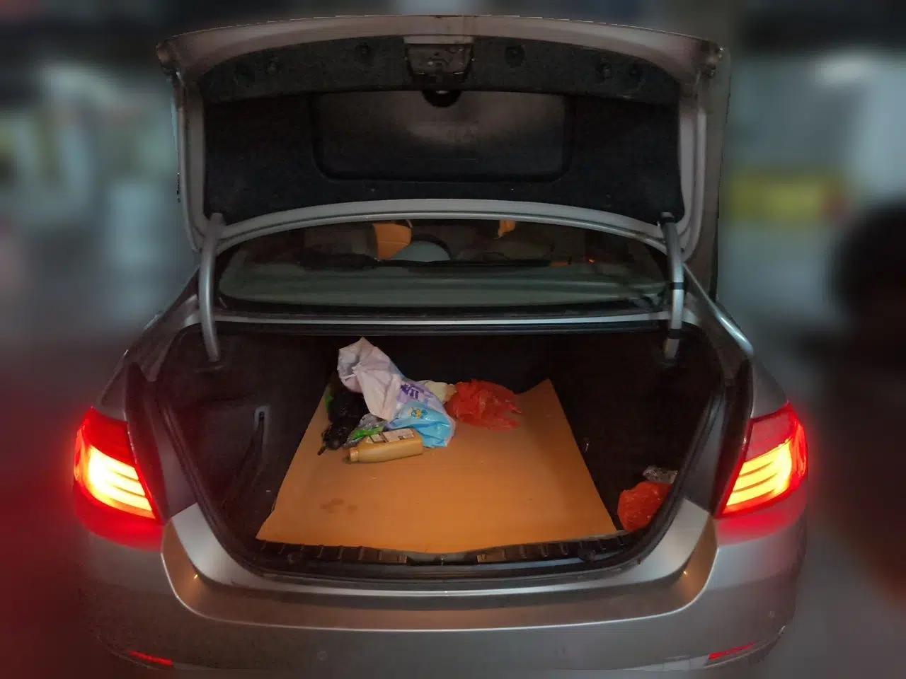 BMW 5 Series 2012 530Li Leading Model — миниатюра 19