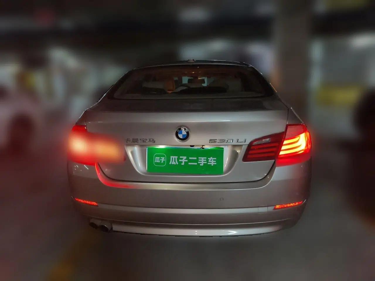 BMW 5 Series 2012 530Li Leading Model — миниатюра 5