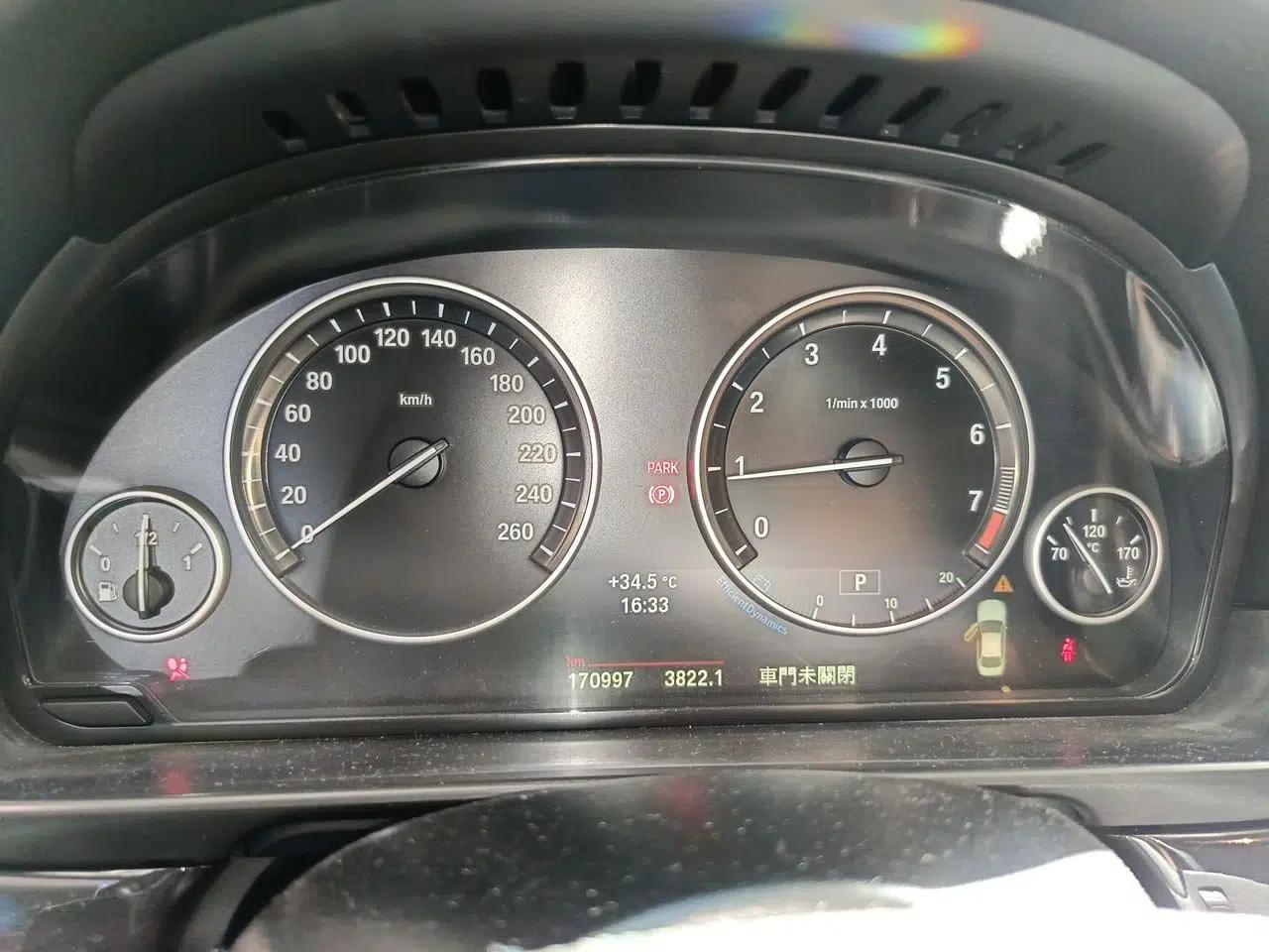 BMW 5 Series 2014 520Li Elegant Model — миниатюра 11