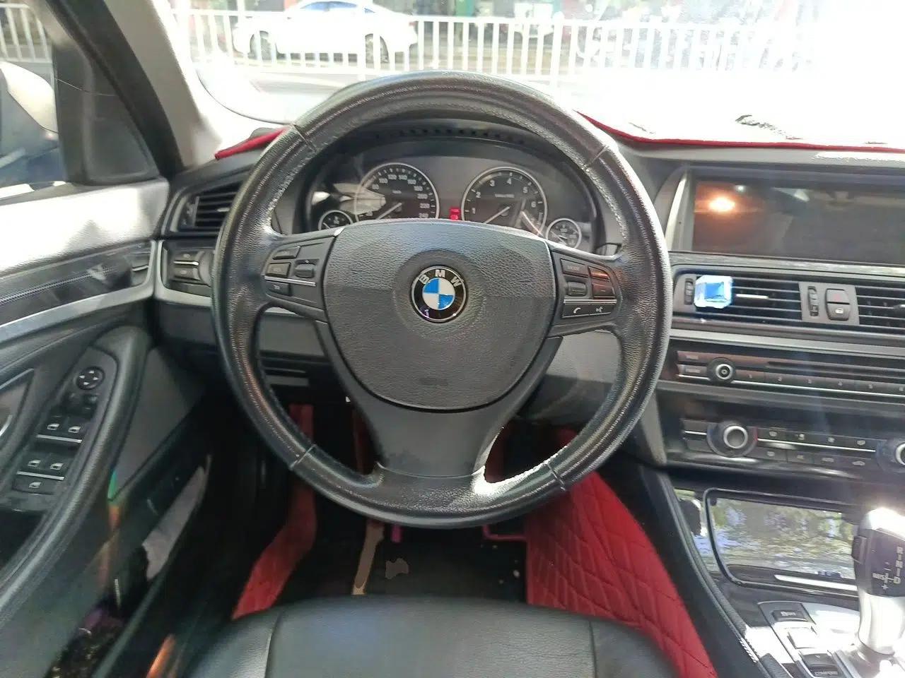 BMW 5 Series 2014 520Li Elegant Model — миниатюра 10