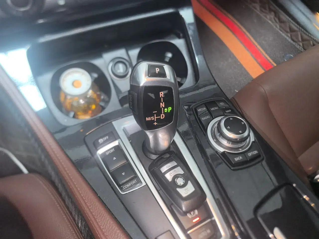 BMW 5 Series 2017 520Li Elegant Edition — миниатюра 14