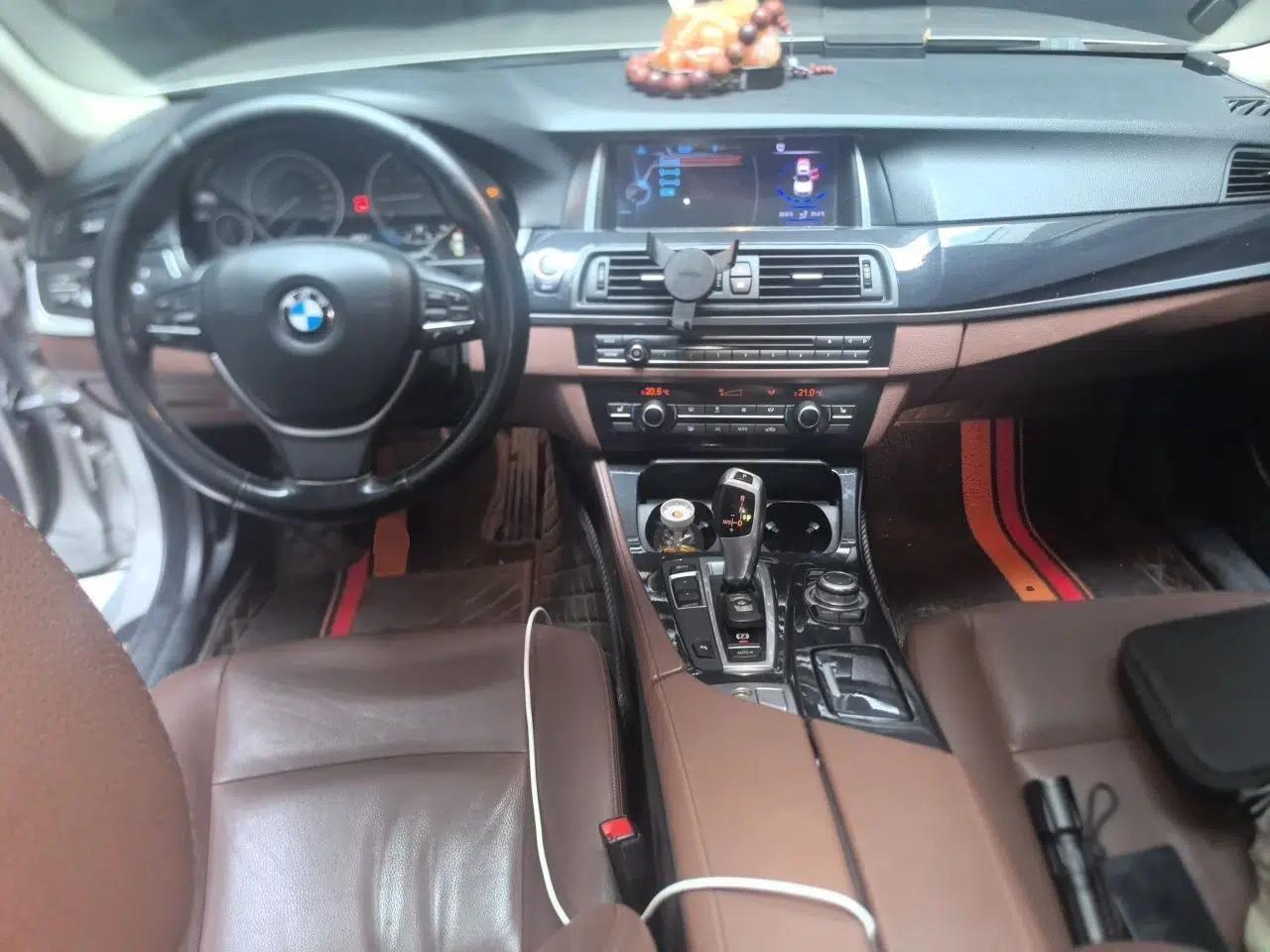 BMW 5 Series 2017 520Li Elegant Edition — миниатюра 9