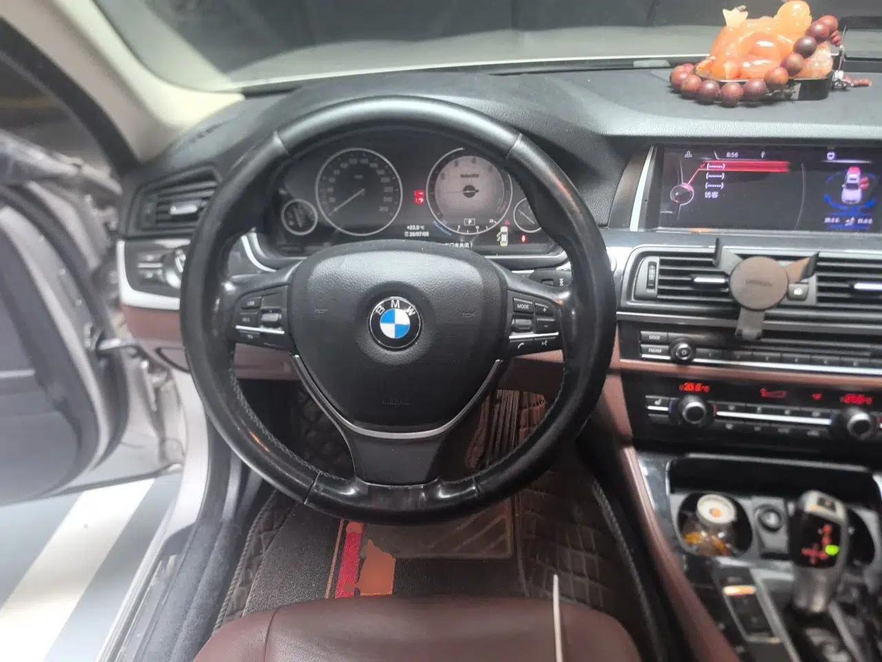 BMW 5 Series 2017 520Li Elegant Edition — миниатюра 10