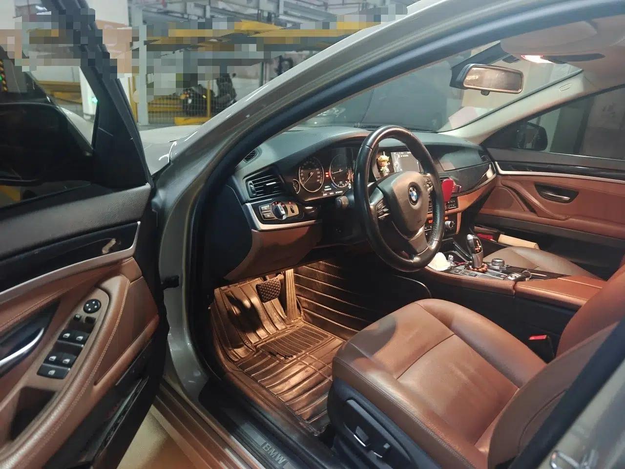 BMW 5 Series 2017 520Li Elegant Edition — миниатюра 16