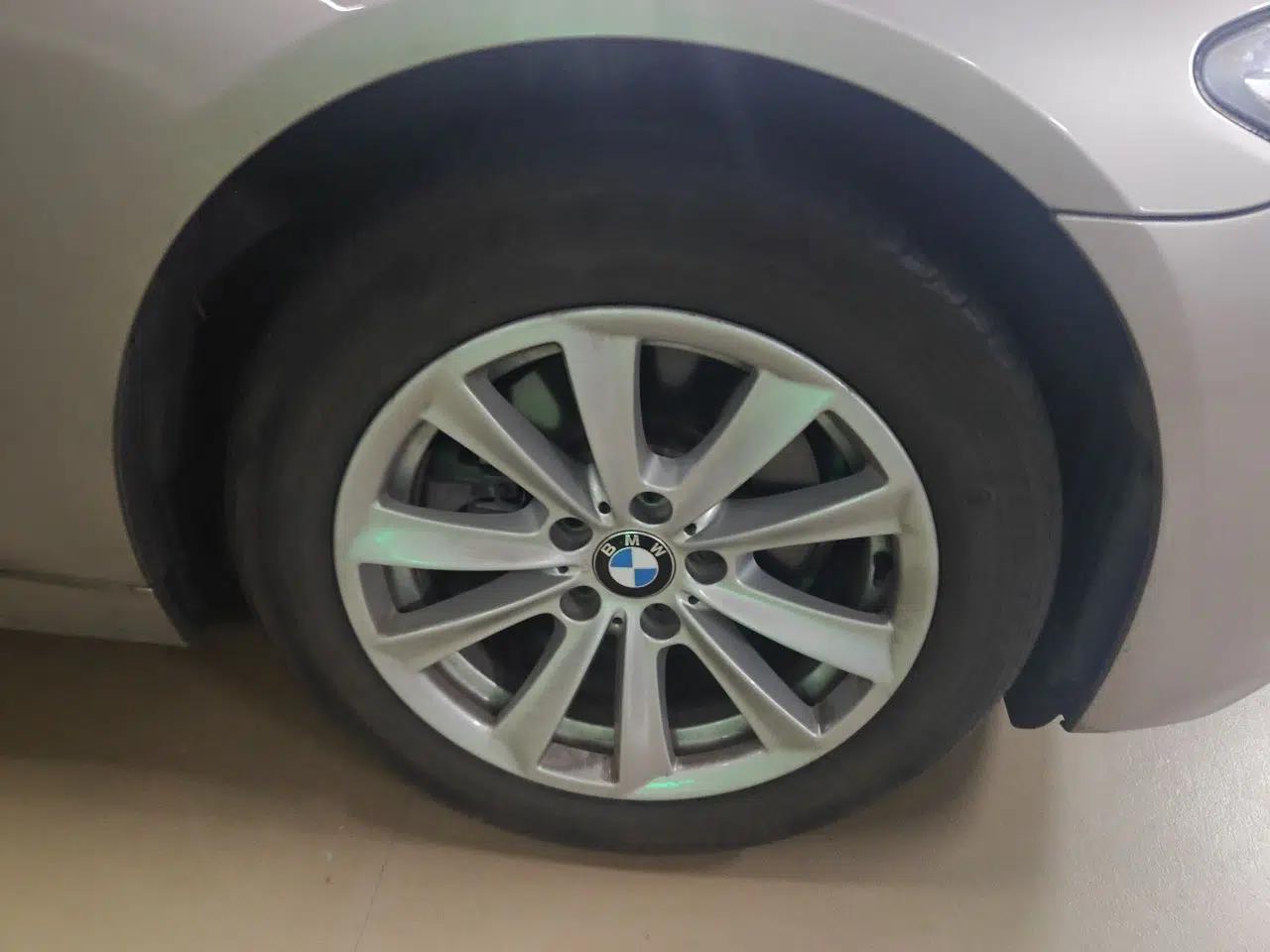 BMW 5 Series 2017 520Li Elegant Edition — миниатюра 8