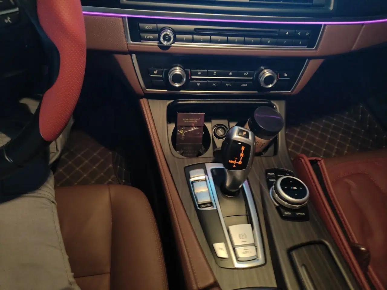 BMW 5 Series 2017 520Li Elegant Edition — миниатюра 14