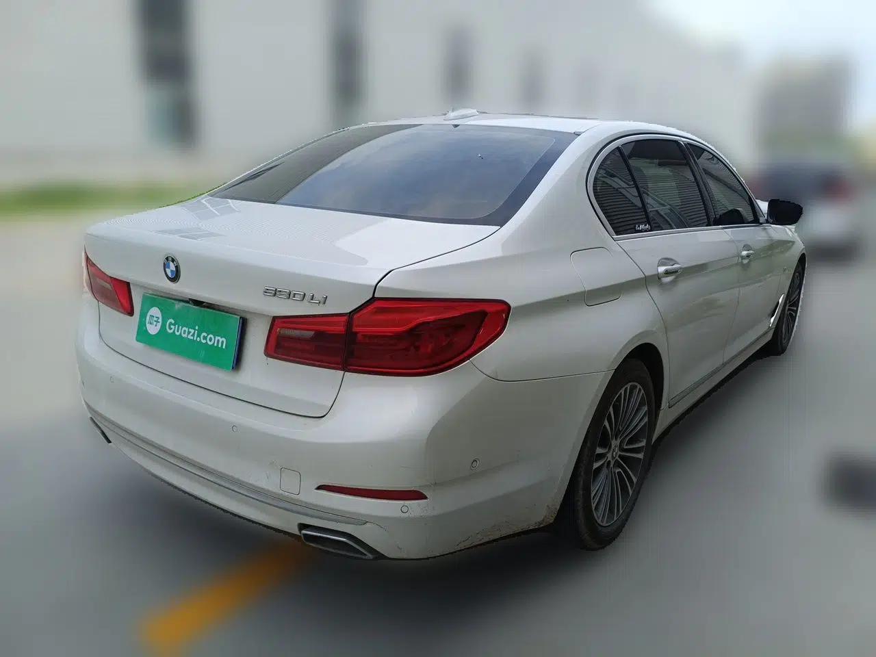 BMW 5 Series 2018 530Li Luxury Edition Premium Package — миниатюра 6