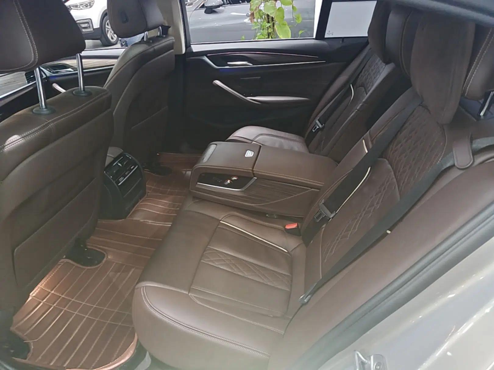BMW 5 Series 2018 530Li Leading Edition Luxury Package — миниатюра 20