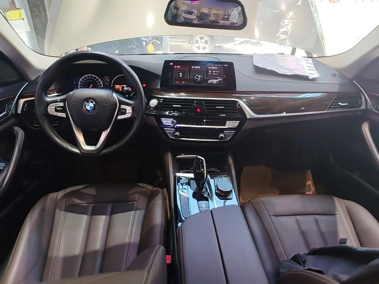 BMW 5 Series 2019 Facelifted 525Li Luxury Package — миниатюра 12