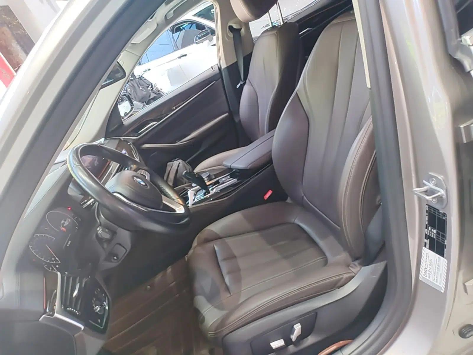 BMW 5 Series 2019 Facelifted 525Li Luxury Package — миниатюра 17
