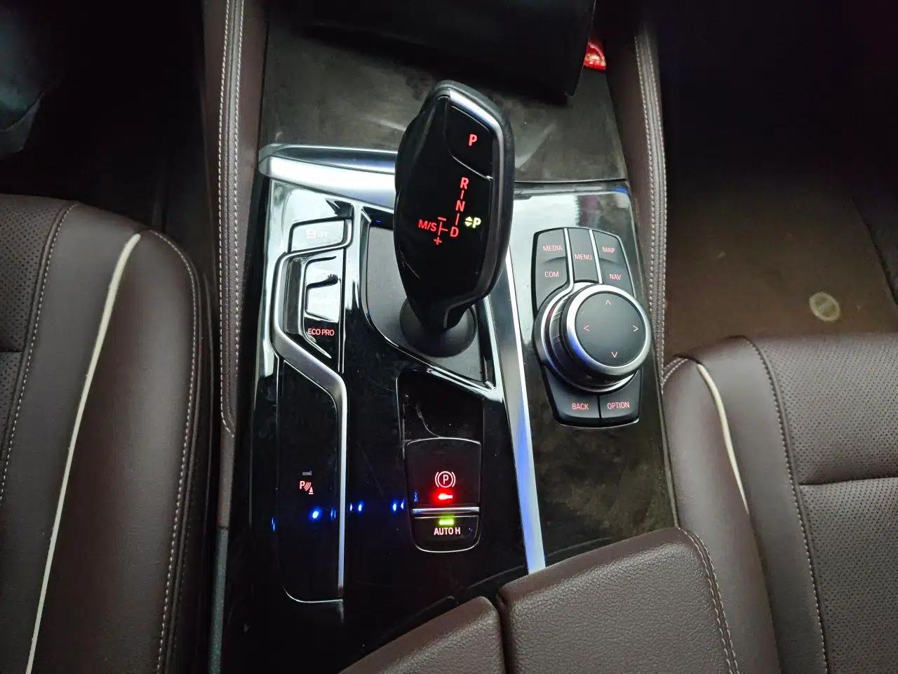 BMW 5 Series 2022 Restyled 525Li M Sport Package — миниатюра 14