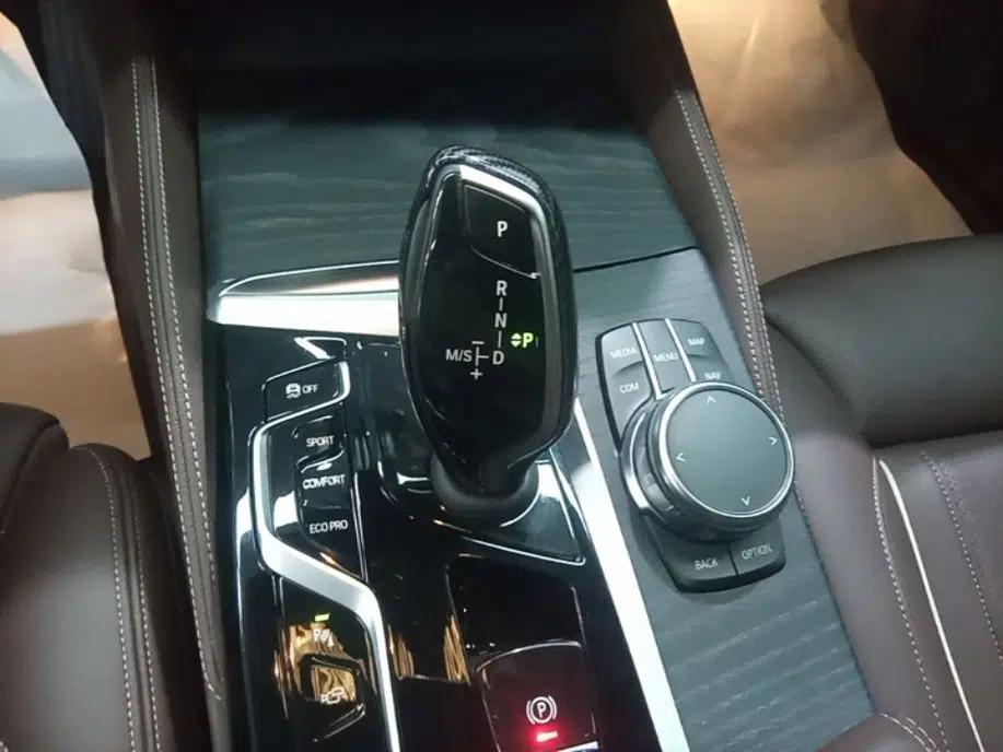 BMW 5 Series 2023 530Li Luxury Edition M Sport Package — миниатюра 16