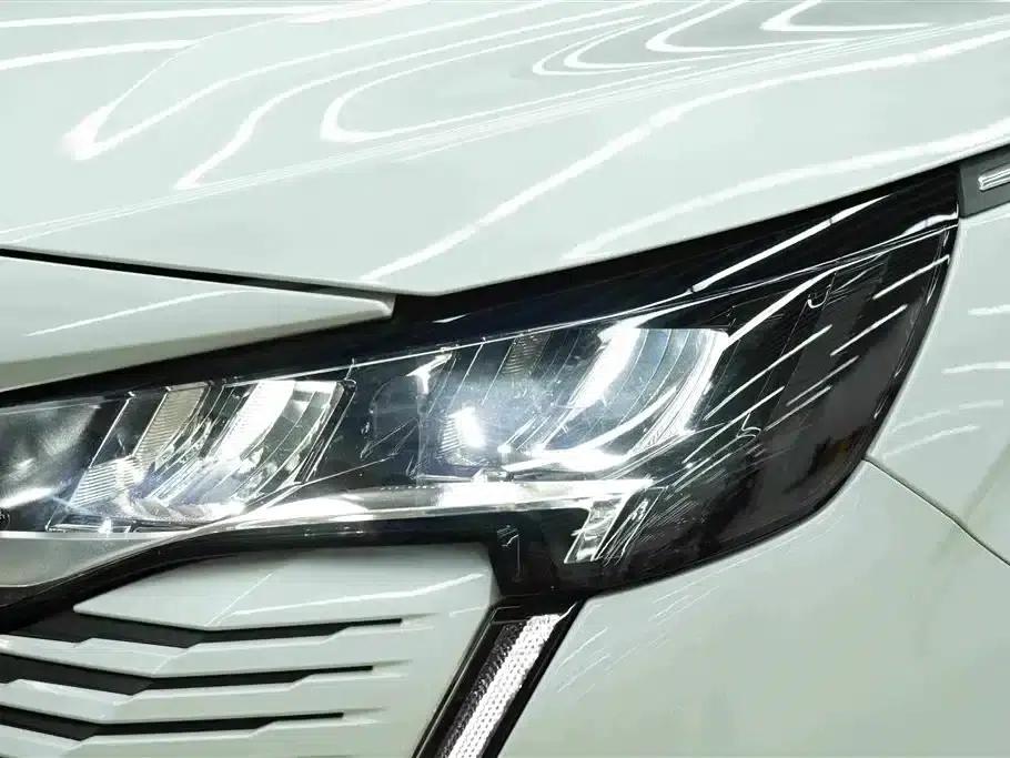 Peugeot 5008 2023 400THP Beloved Full House Edition 7-Seater — миниатюра 9