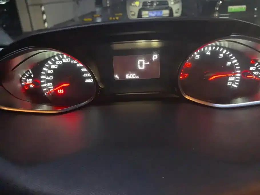Peugeot 308S 2015 1.2T Automatic Sporty Edition — миниатюра 14
