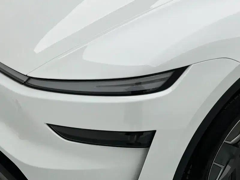 Model Y L 2026 Standard Edition — миниатюра 12