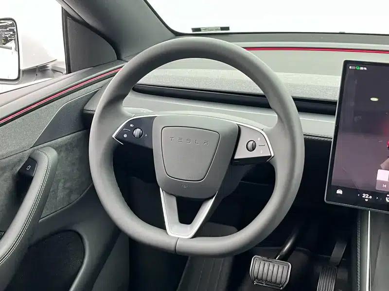 Model Y L 2026 Standard Edition — миниатюра 17