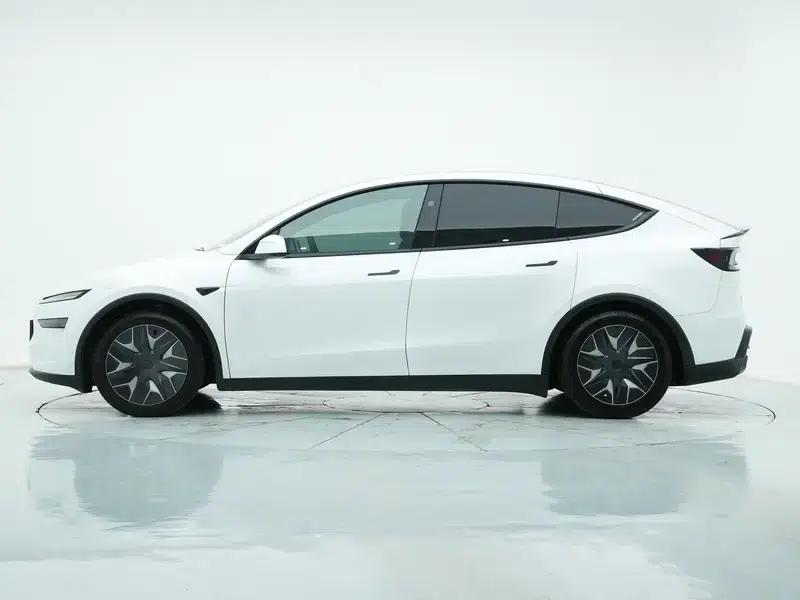 Model Y L 2026 Standard Edition — миниатюра 4