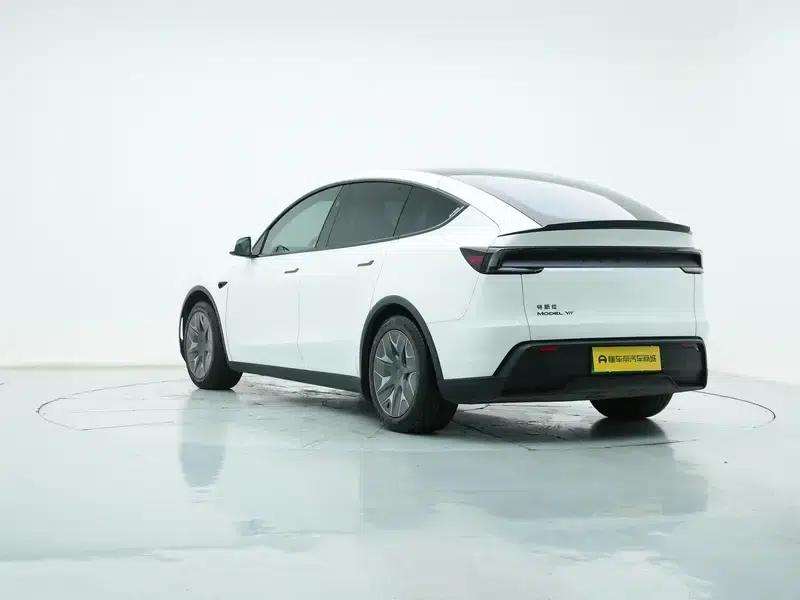 Model Y L 2026 Standard Edition — миниатюра 5