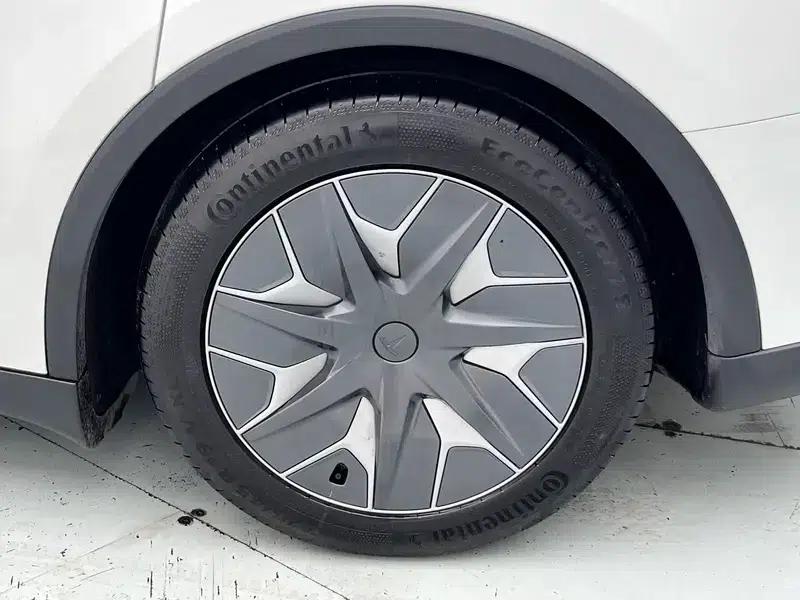 Model Y L 2026 Standard Edition — миниатюра 9