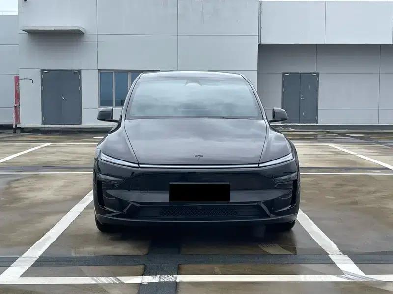 Model Y L 2026 Standard Edition — миниатюра 2