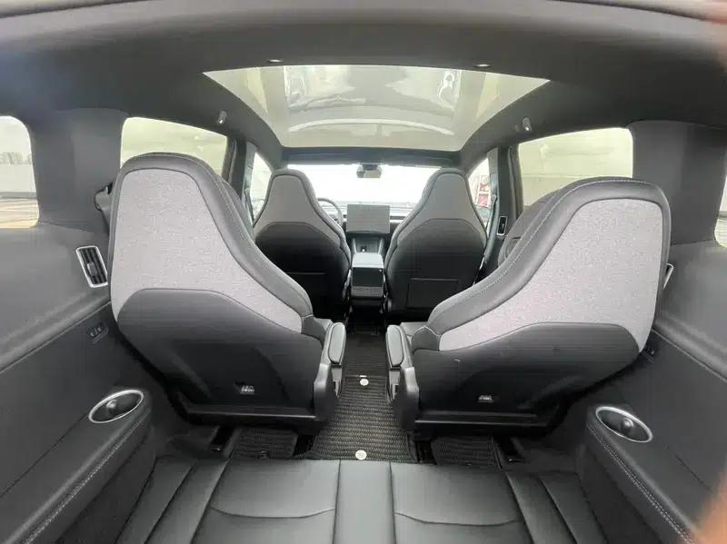 Model Y L 2026 Standard Edition — миниатюра 11
