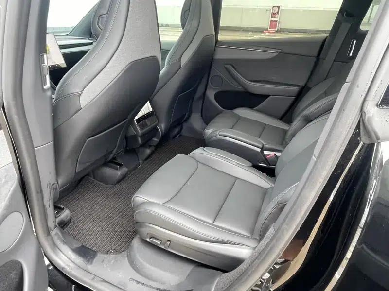 Model Y L 2026 Standard Edition — миниатюра 13