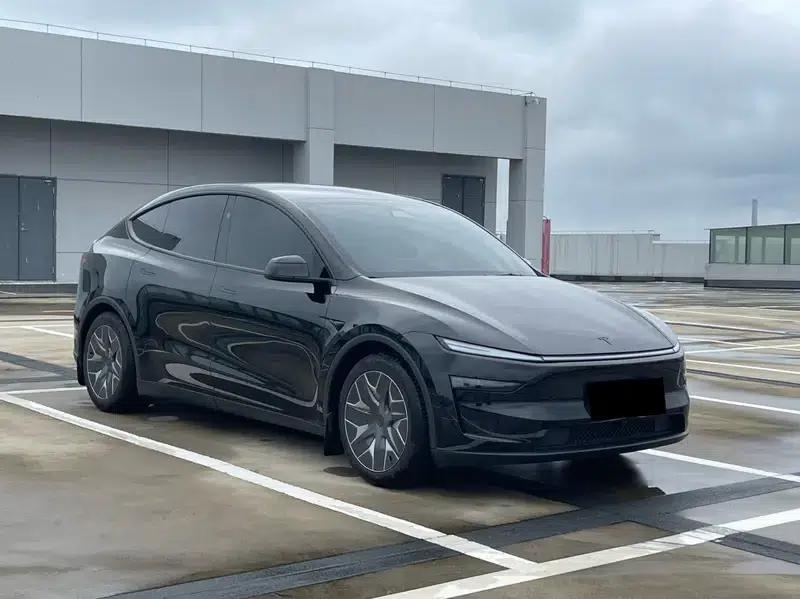 Model Y L 2026 Standard Edition — миниатюра 3