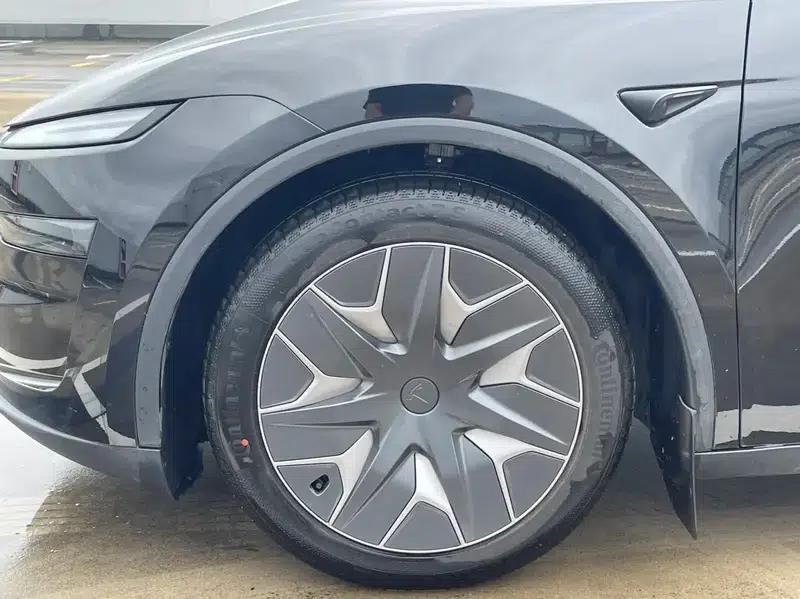 Model Y L 2026 Standard Edition — миниатюра 8