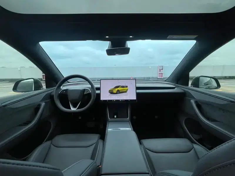 Model Y L 2026 Standard Edition — миниатюра 9