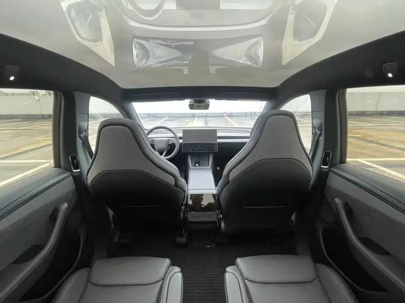 Model Y L 2026 Standard Edition — миниатюра 10