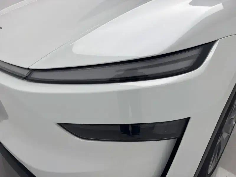 Model Y L 2026 Standard Edition — миниатюра 12