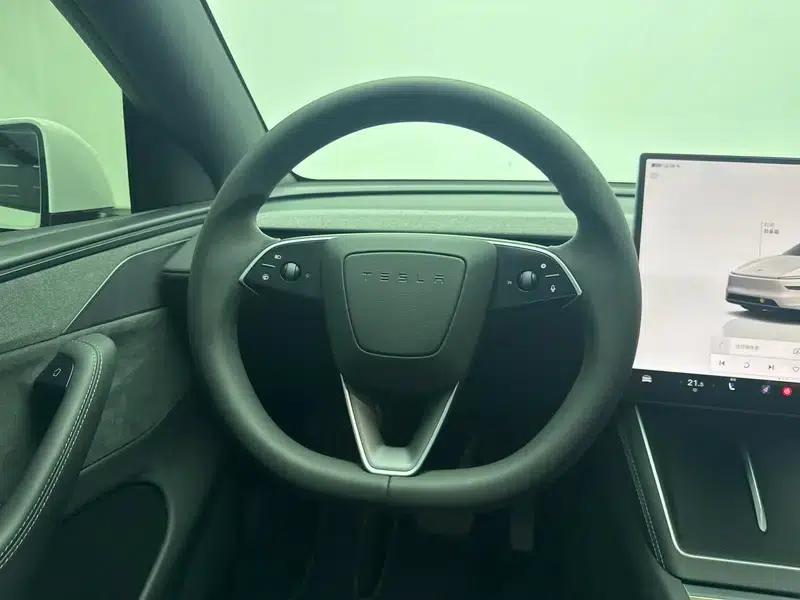 Model Y L 2026 Standard Edition — миниатюра 16