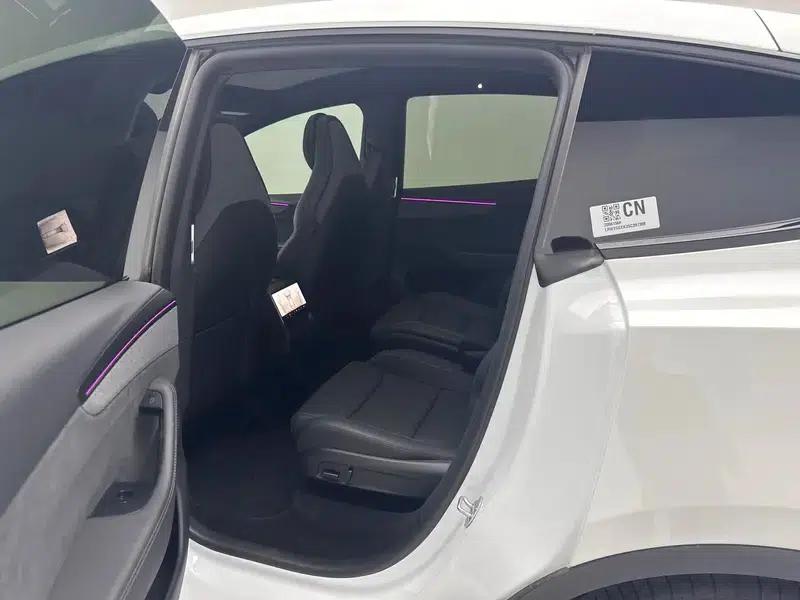 Model Y L 2026 Standard Edition — миниатюра 18